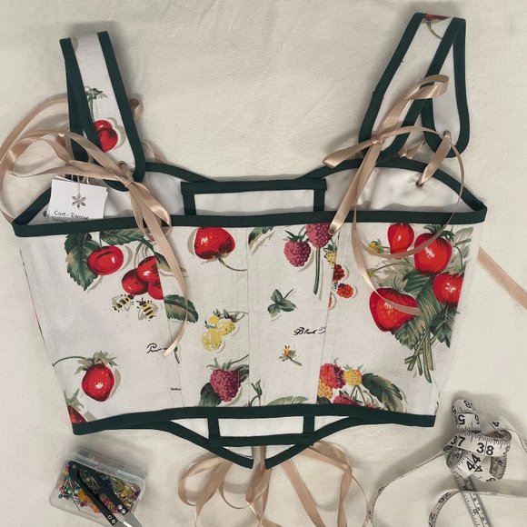 Fashionable Corsets - Picture 9 of 12